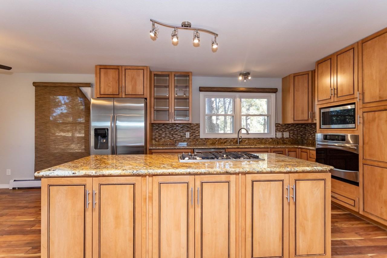 17750 Saddlewood Rd - Photo 2 of 40