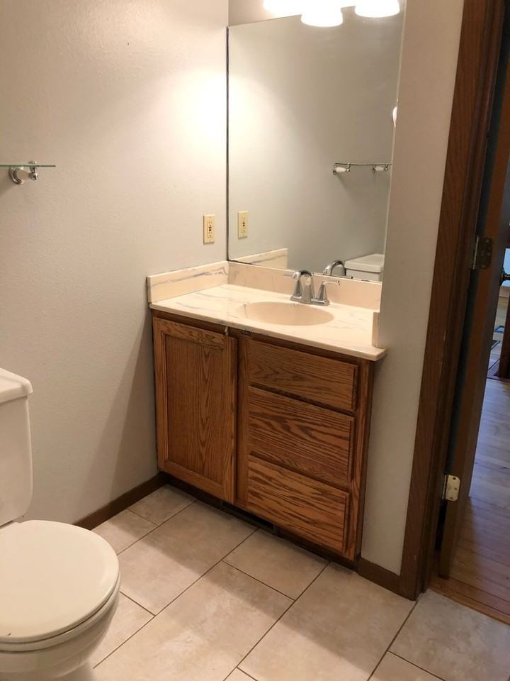 908 Sandusky Dr - Photo 5 of 19