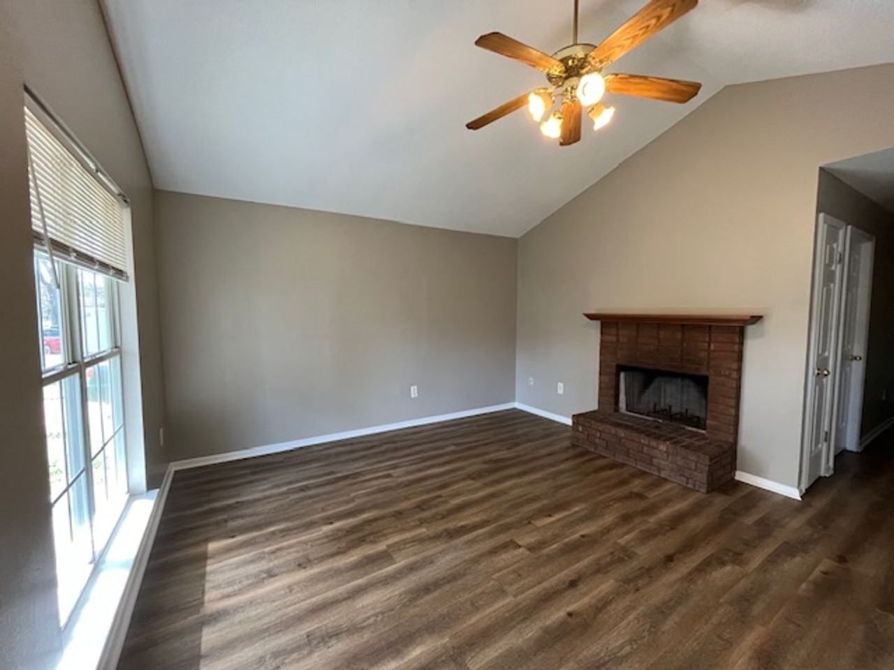 3428 Laurelwood St - Photo 2 of 12