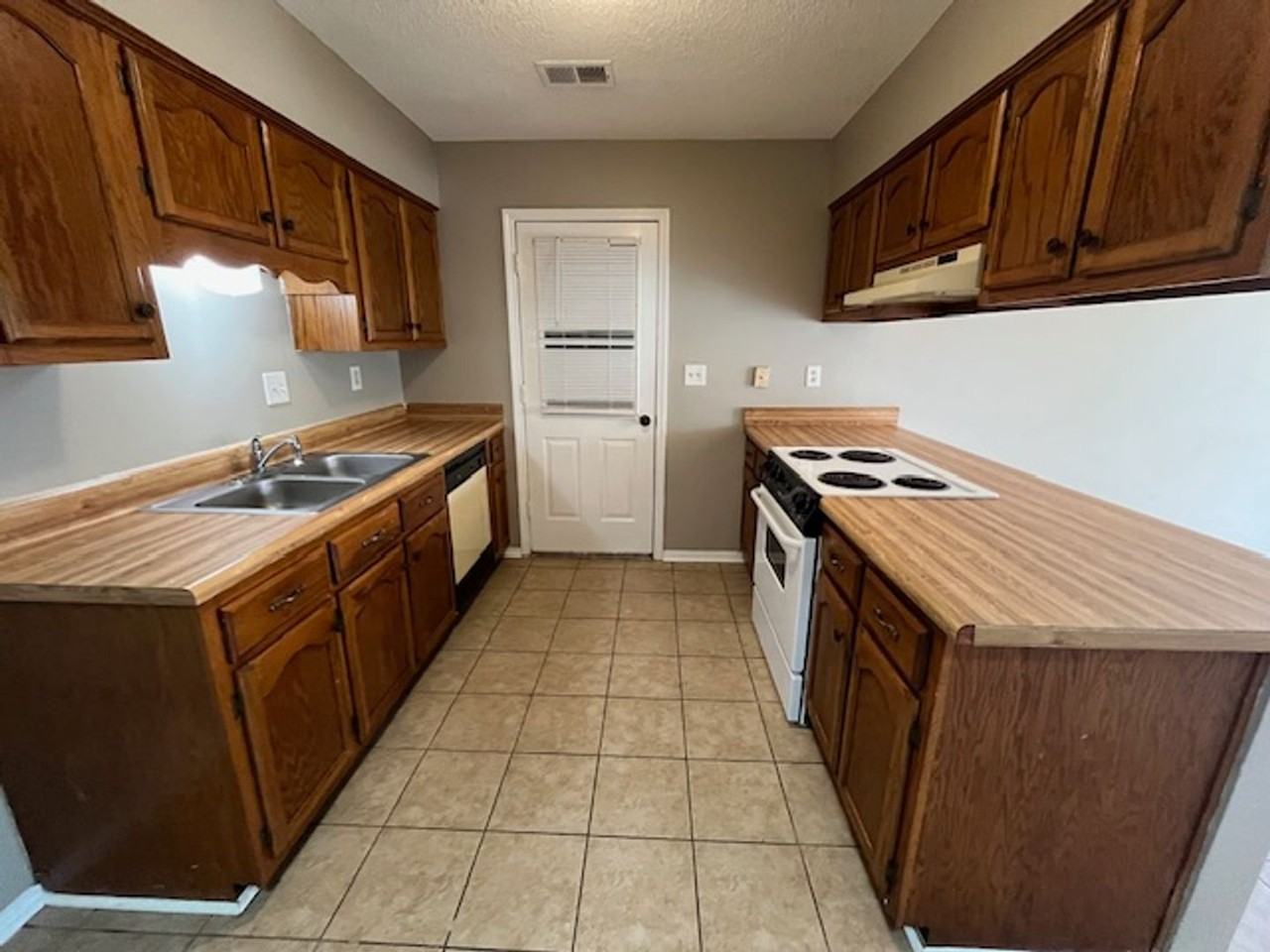 3428 Laurelwood St - Photo 5 of 12