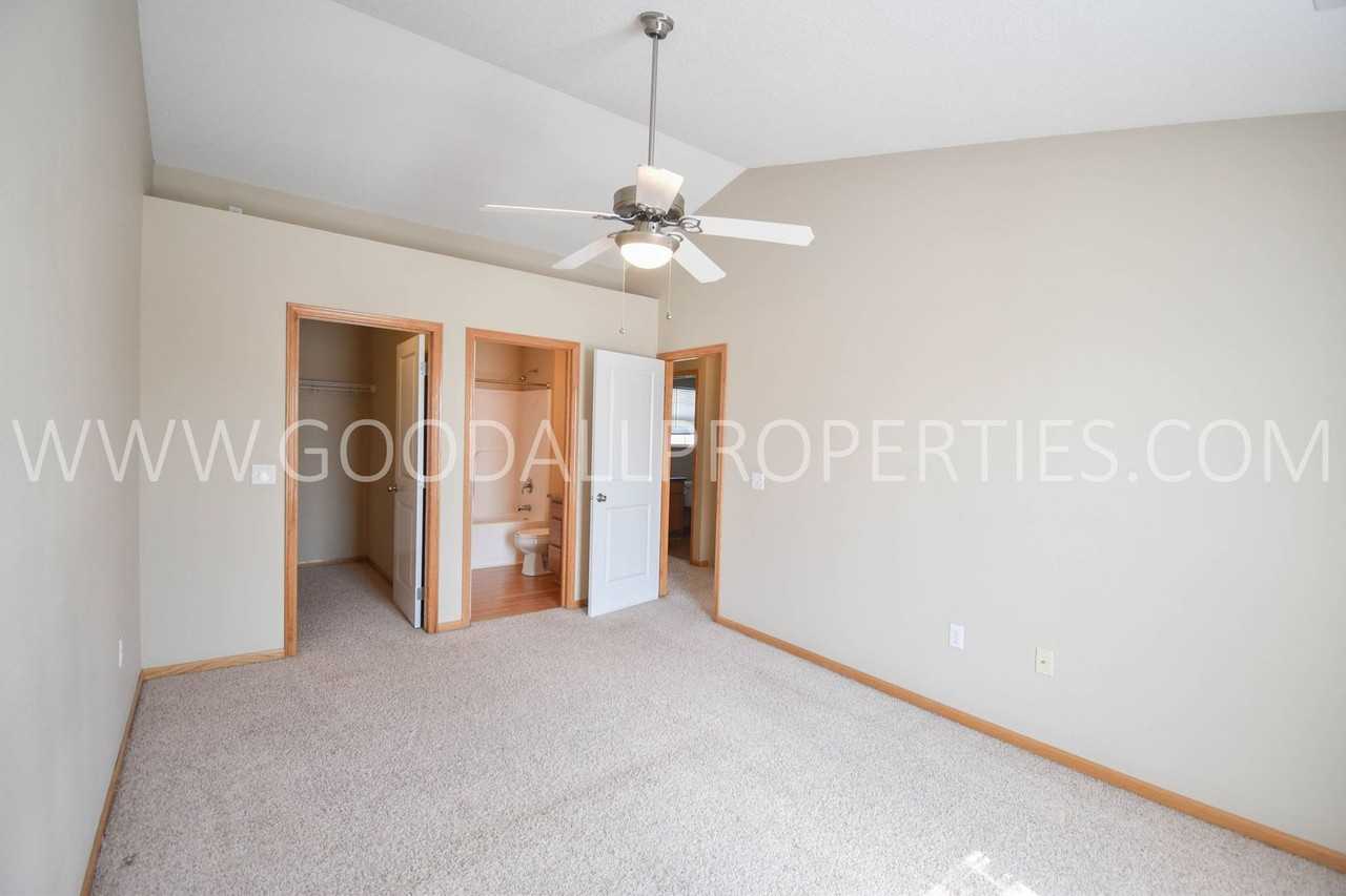 15203 Townsend Ave - Photo 5 of 15