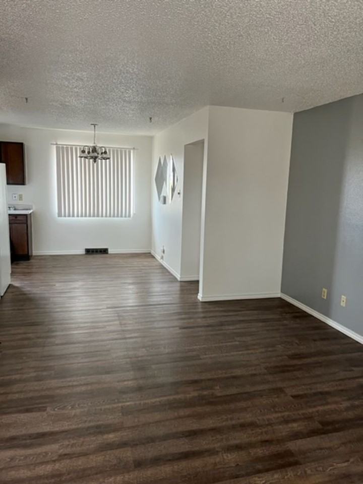 923 S Harmony Dr - Photo 3 of 7