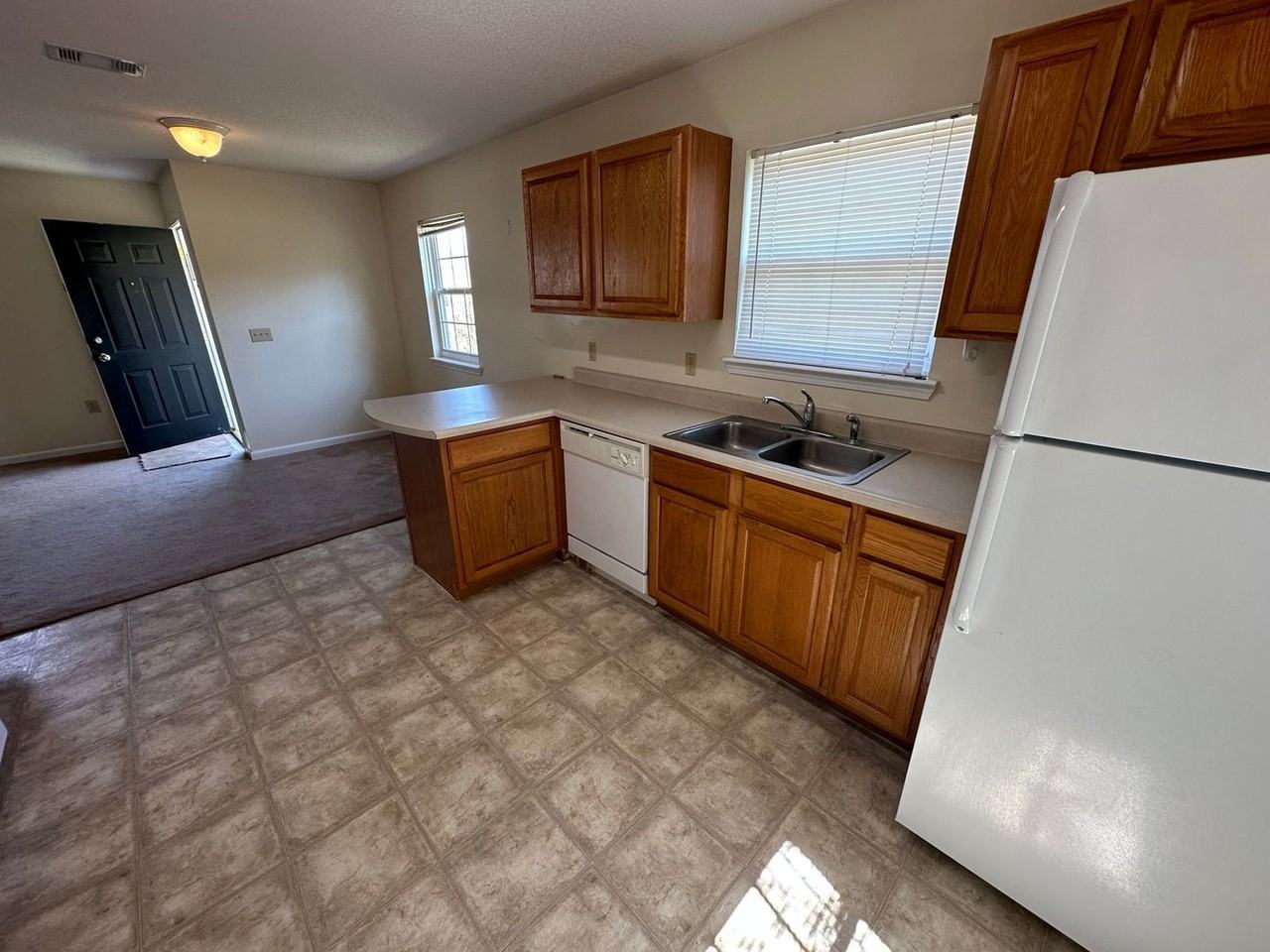 801A Jessica Ln - Photo 3 of 11