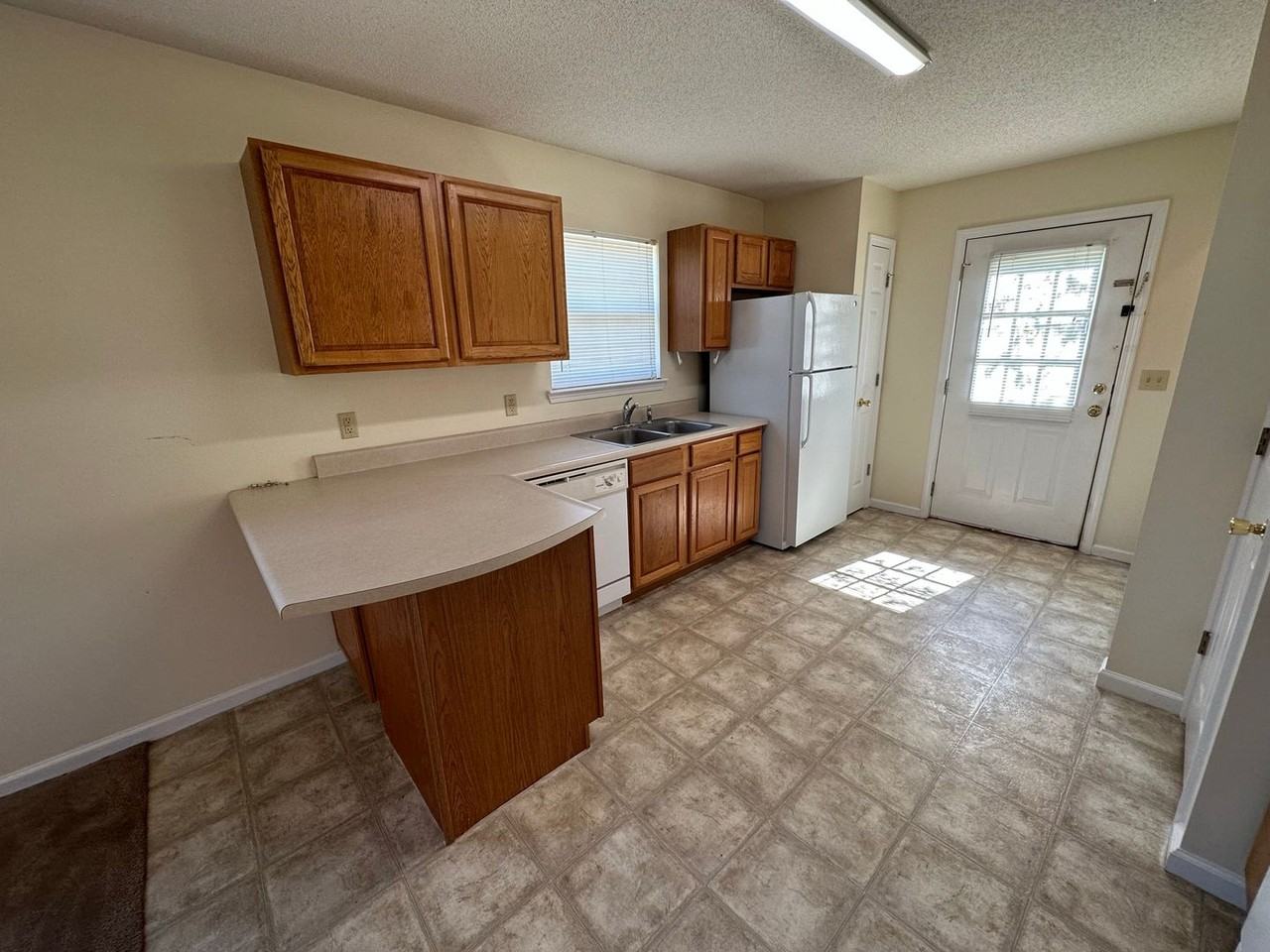 801A Jessica Ln - Photo 4 of 11