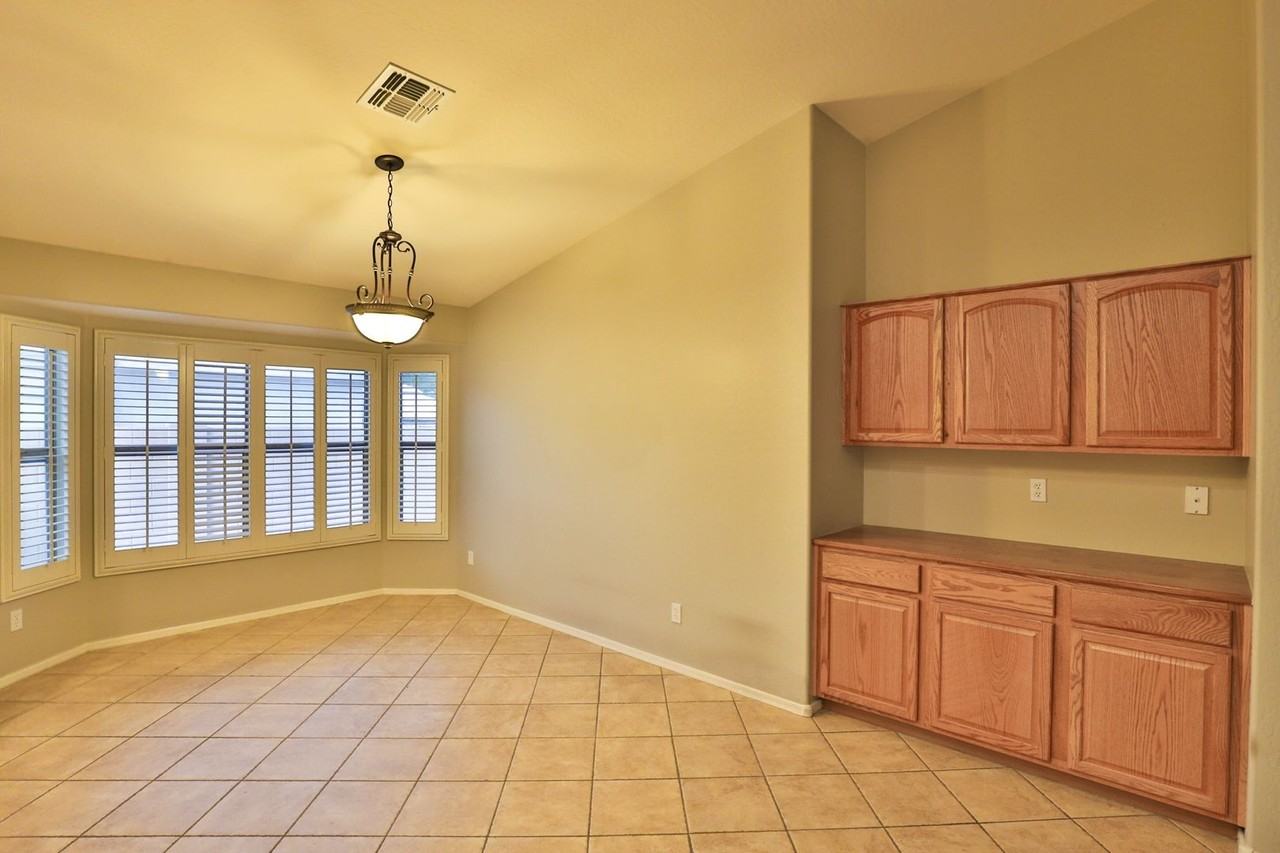 1280 E Heather Dr - Photo 5 of 19