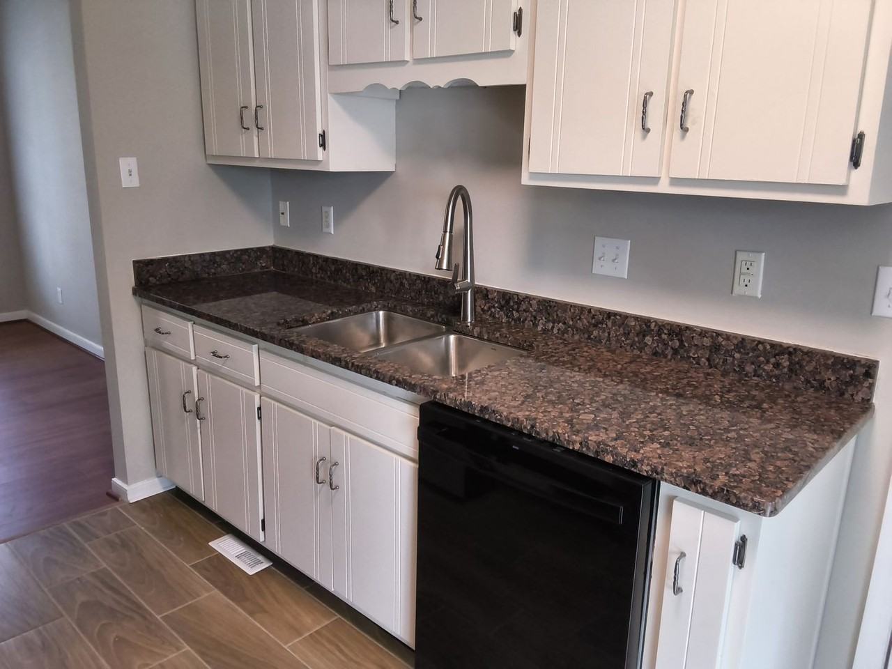 7878 Falling Hill Ter - Photo 7 of 20