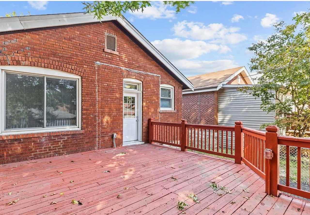 4978 Fairview Ave - Photo 3 of 19