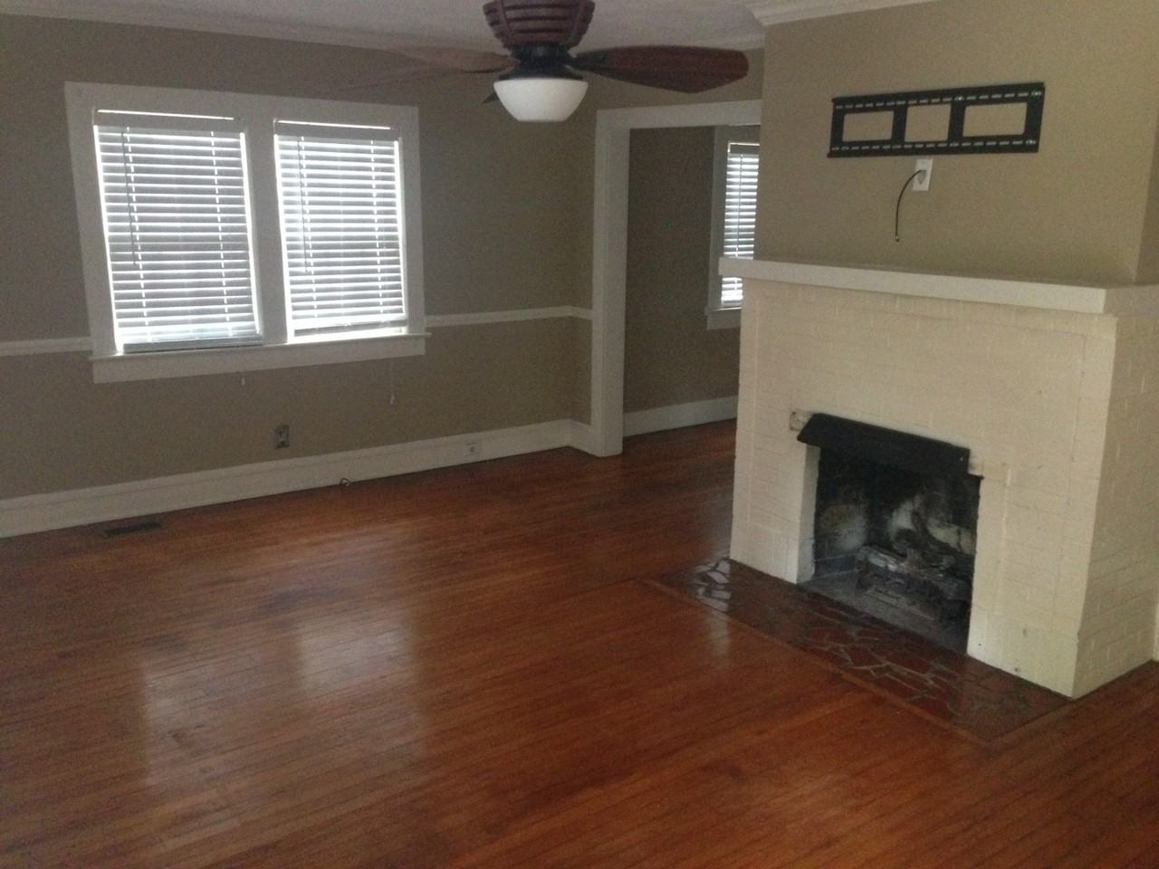 818 E 9th St - Photo 2 of 22