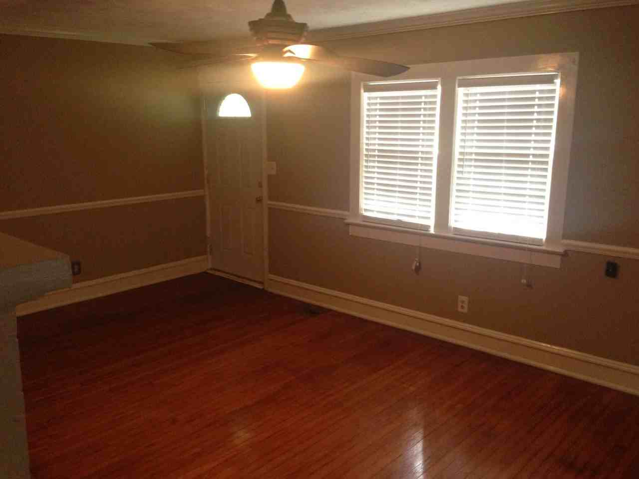 818 E 9th St - Photo 4 of 22