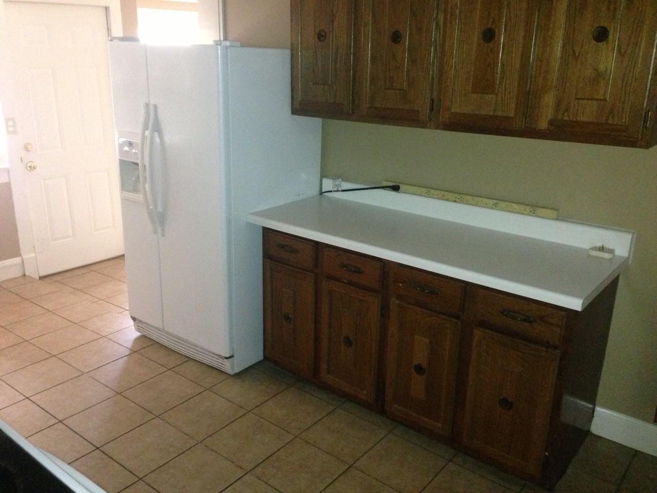 818 E 9th St - Photo 7 of 22