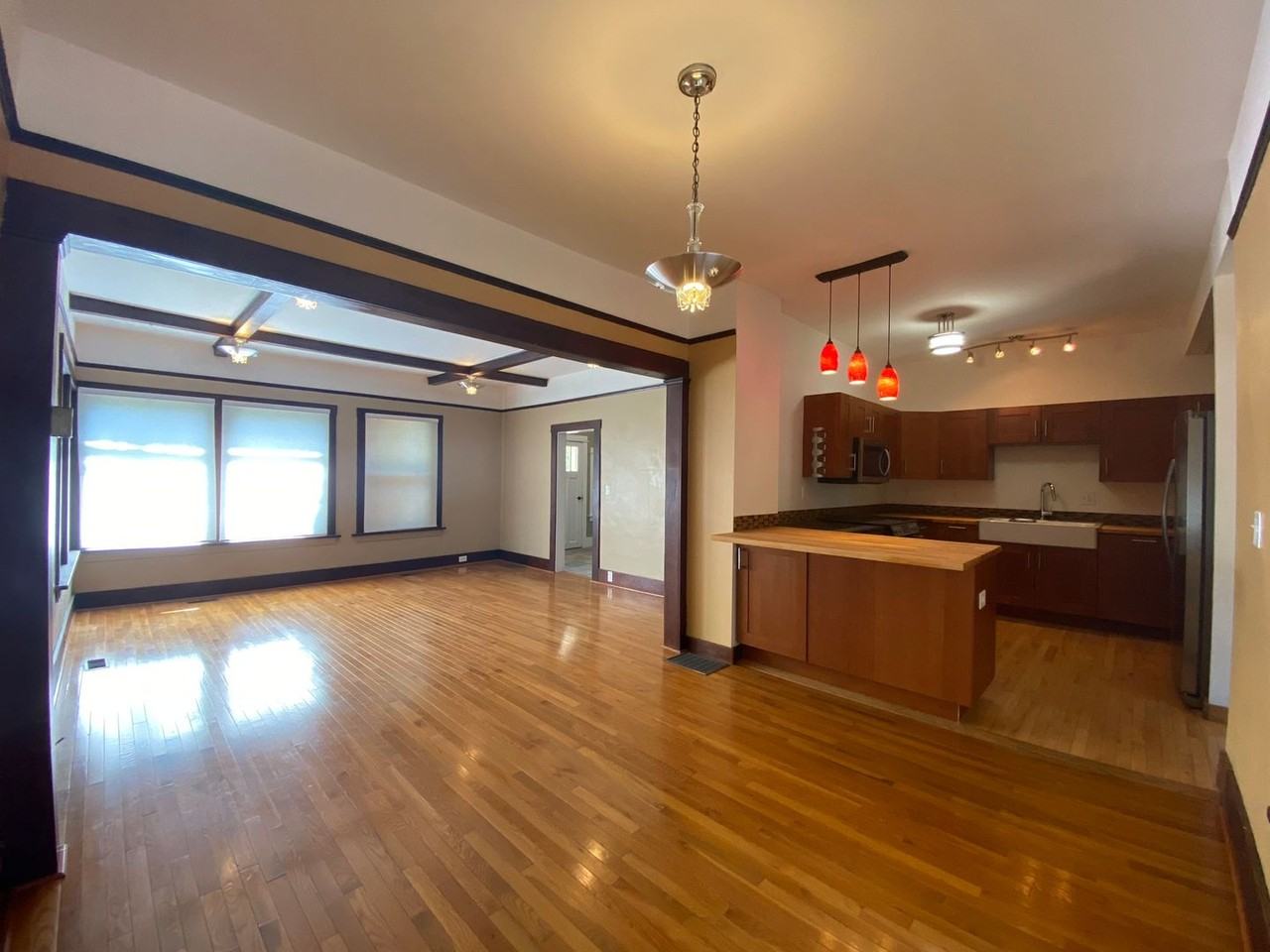 918 Union St - Photo 4 of 39