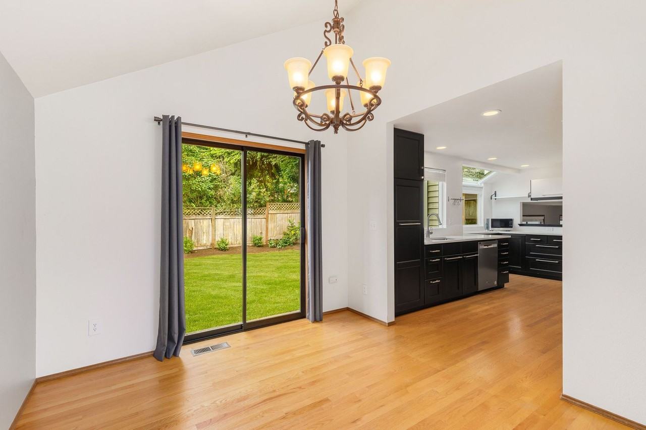 18111 Ne 109th St - Photo 7 of 24