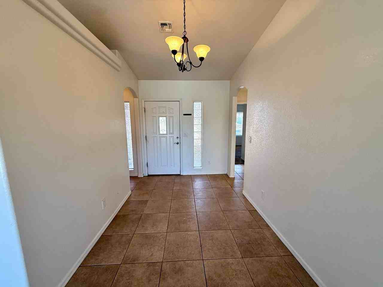 3940 E Snavely Cir - Photo 6 of 42