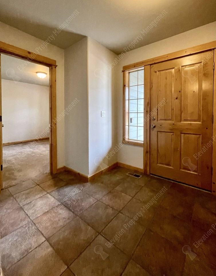 60880 Sawtooth Mountain Ln - Photo 2 of 19