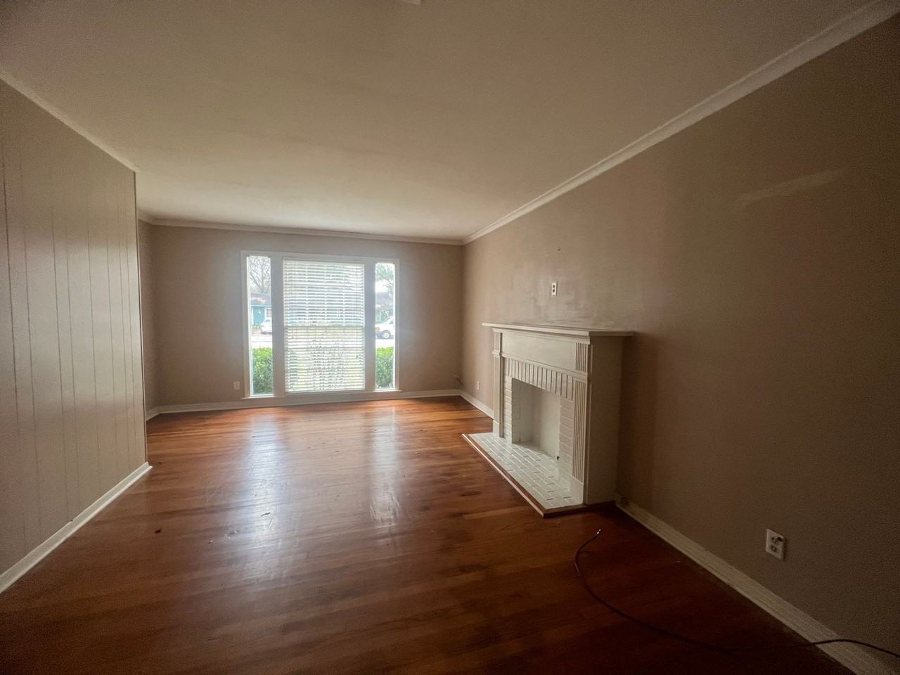 4414 Akard Ave - Photo 5 of 15