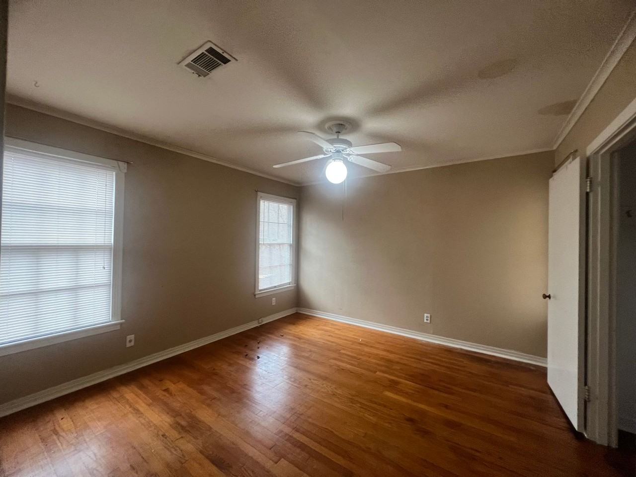 4414 Akard Ave - Photo 7 of 15