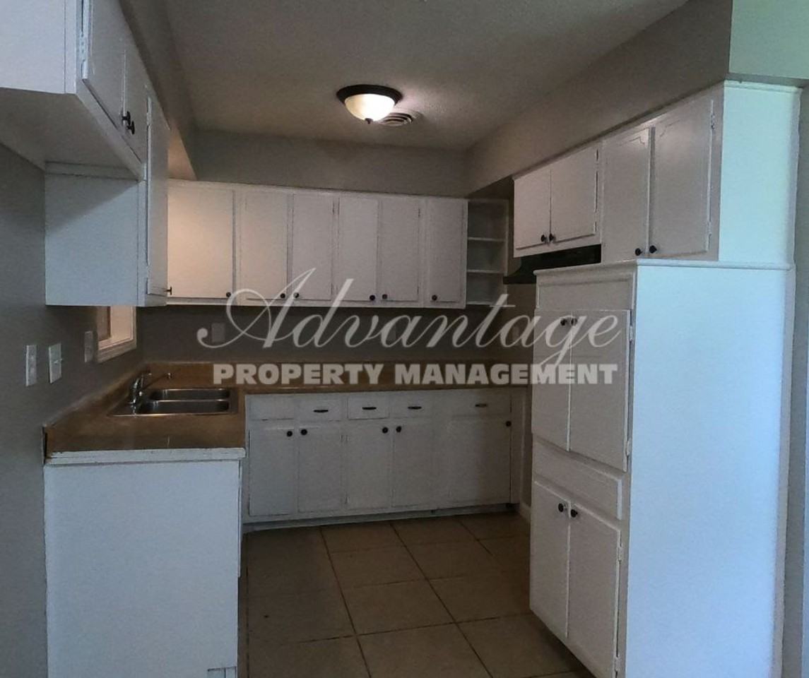 3910 Dante Ave - Photo 4 of 15