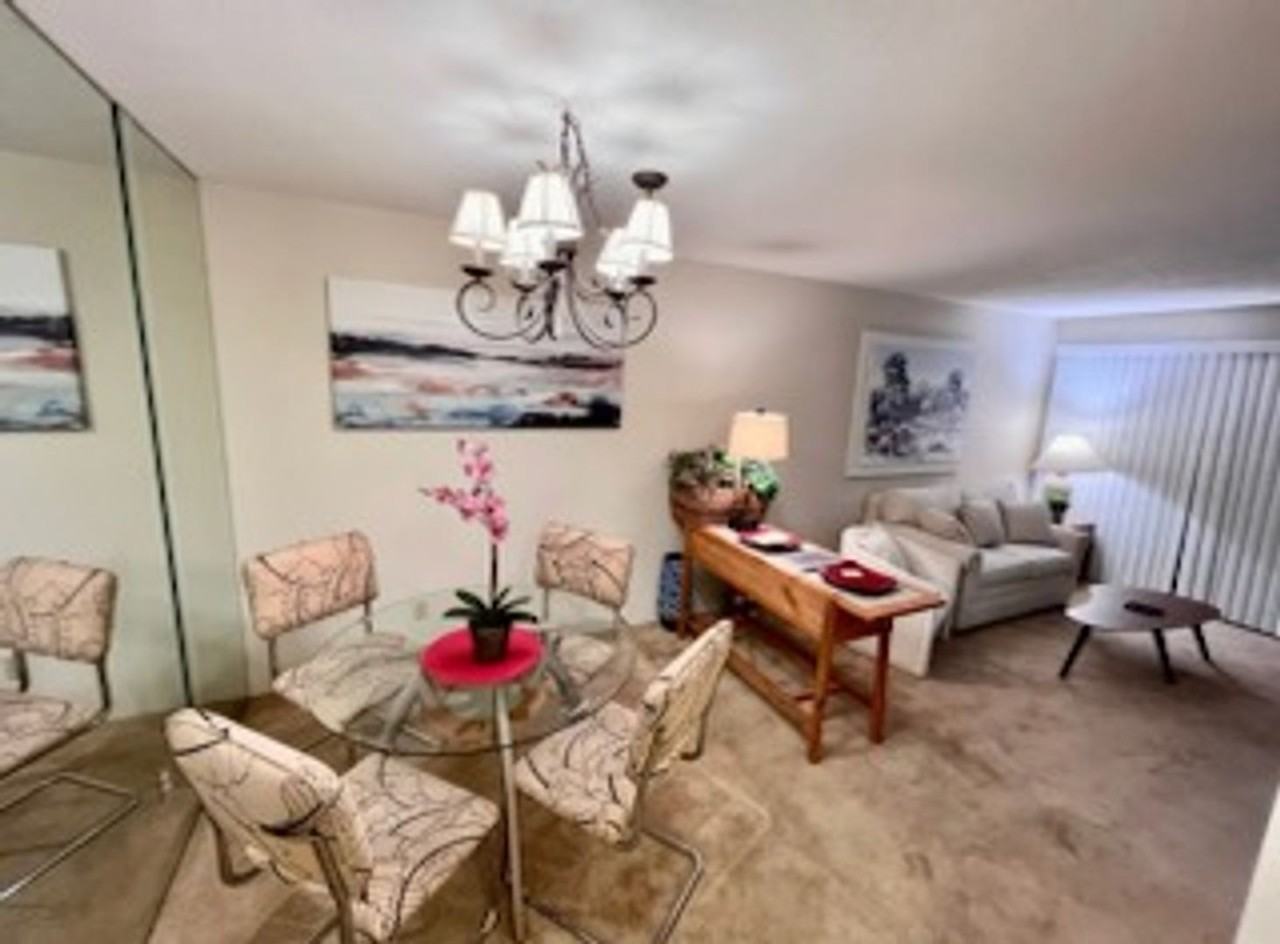 685 N Ashurst Ct - Photo 3 of 15