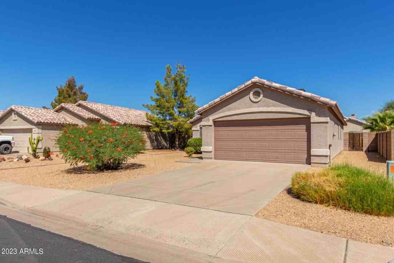 8548 W Hatcher Rd - Photo 5 of 38