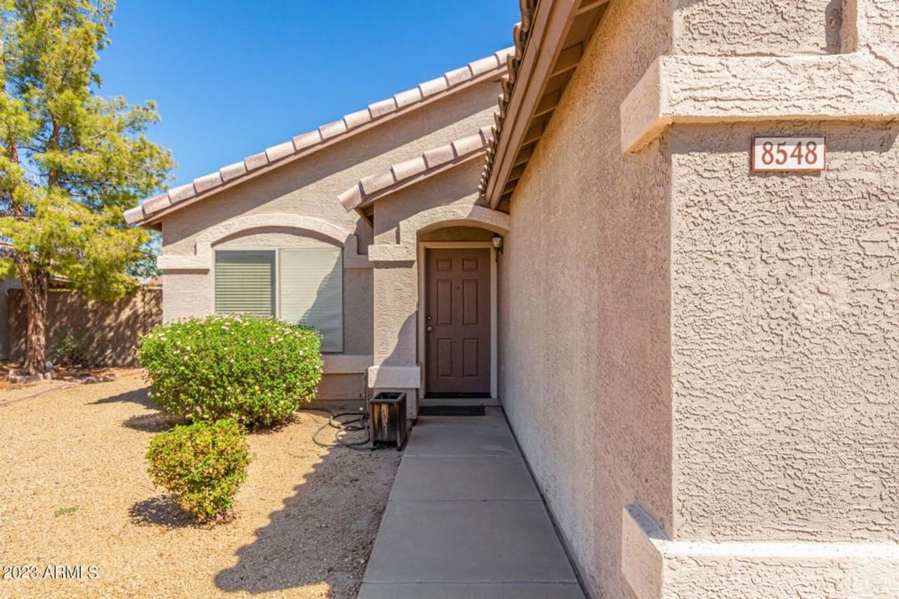 8548 W Hatcher Rd - Photo 7 of 38