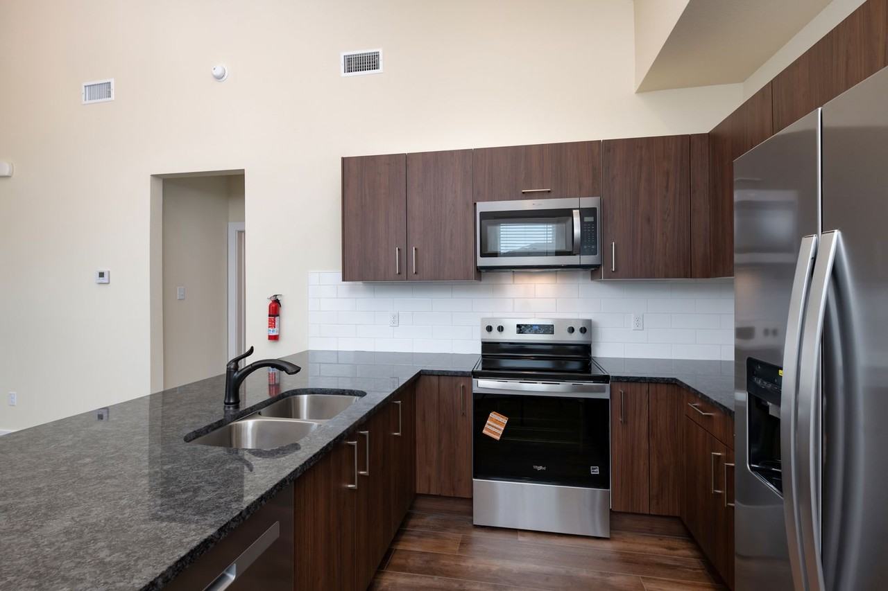 723 Wheatfield Dr - Photo 6 of 30