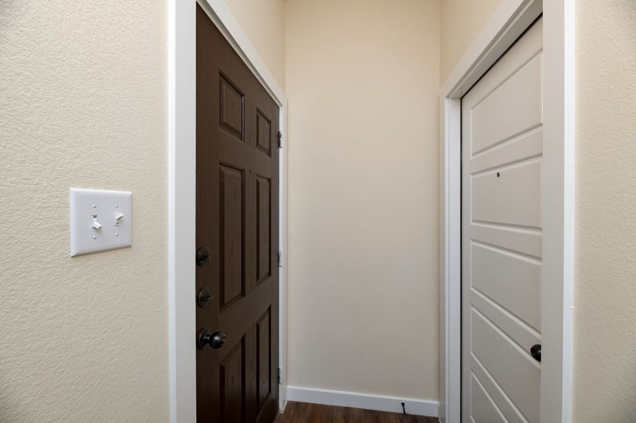 723 Wheatfield Dr - Photo 7 of 30