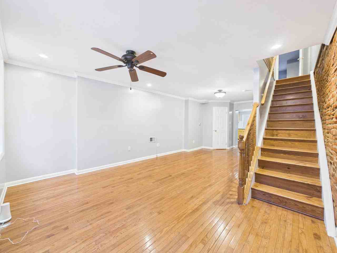 2060 Saint Albans St - Photo 2 of 26