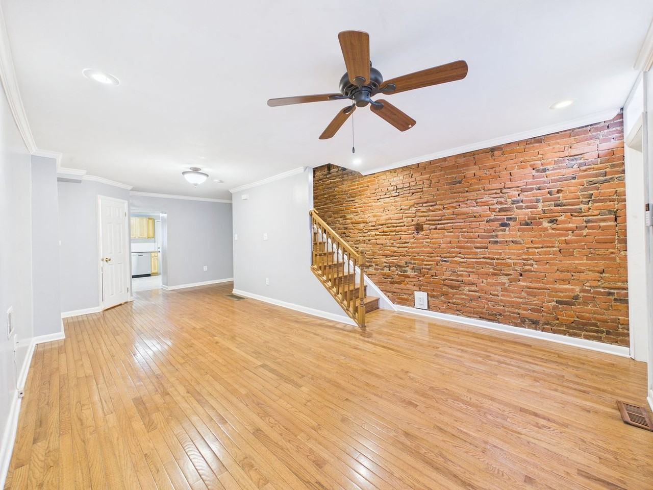 2060 Saint Albans St - Photo 3 of 26