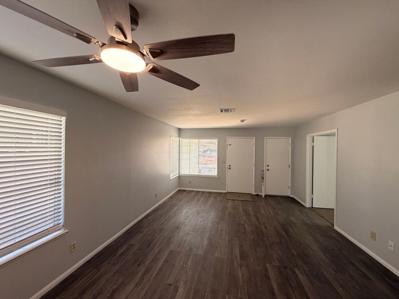 1593 Teardrop St - Photo 3 of 15