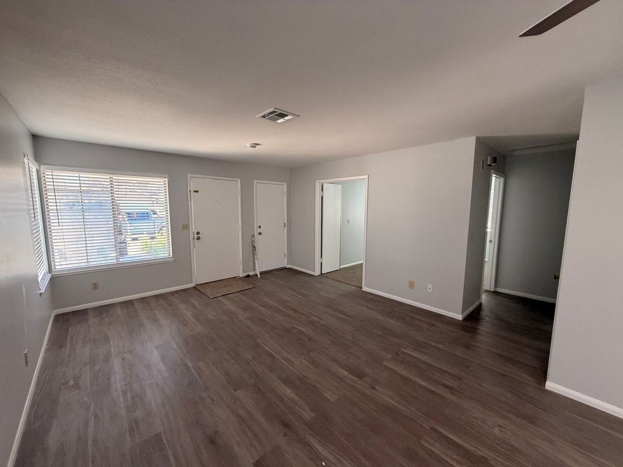 1593 Teardrop St - Photo 4 of 15