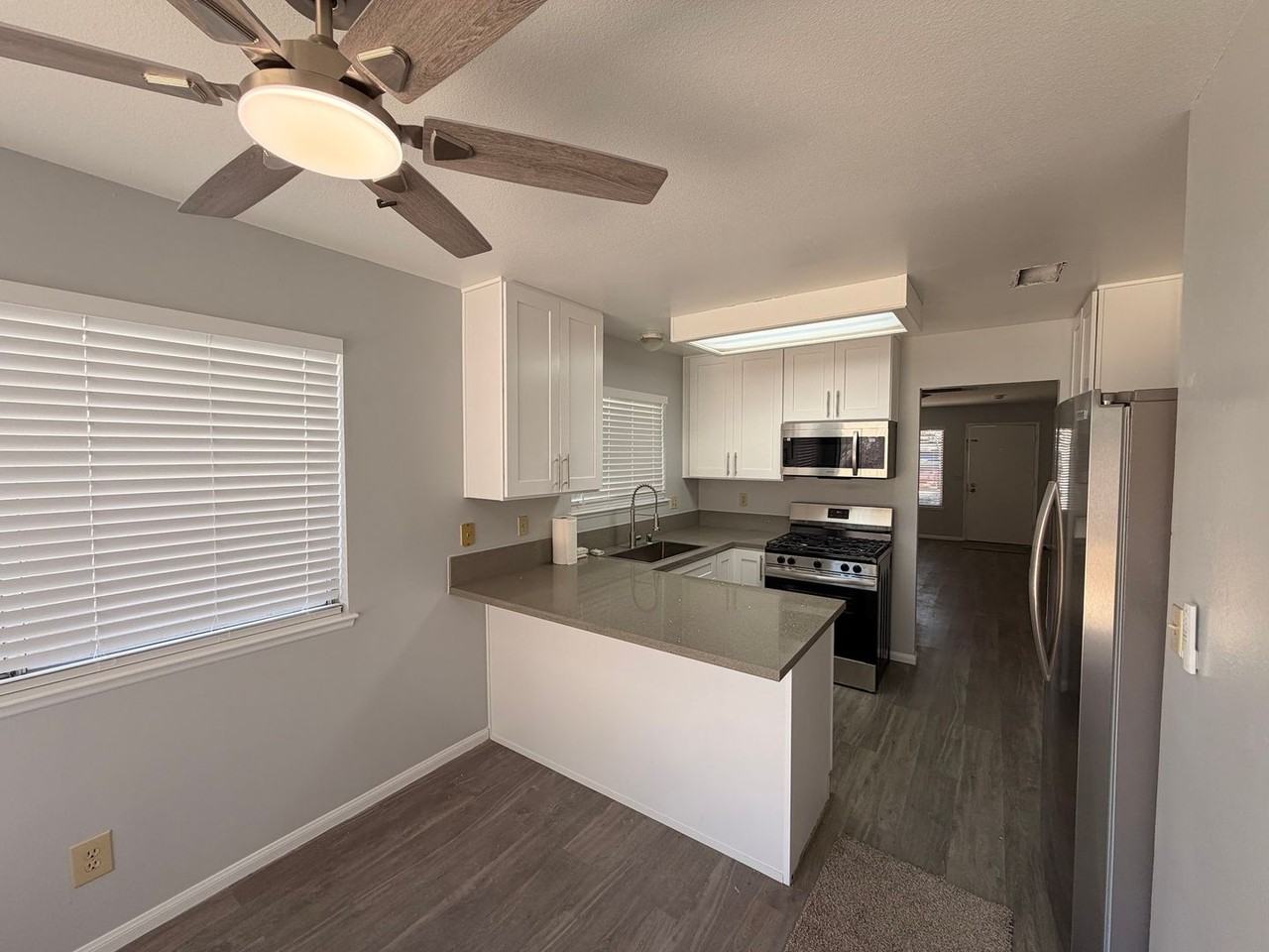 1593 Teardrop St - Photo 5 of 15