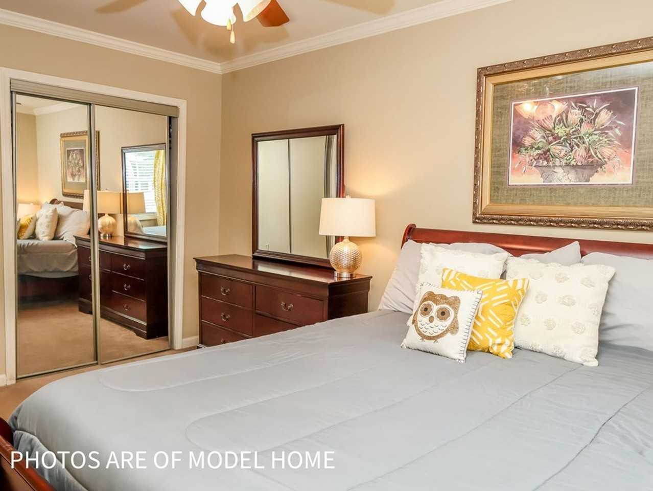 905 Park Ln - Photo 3 of 12