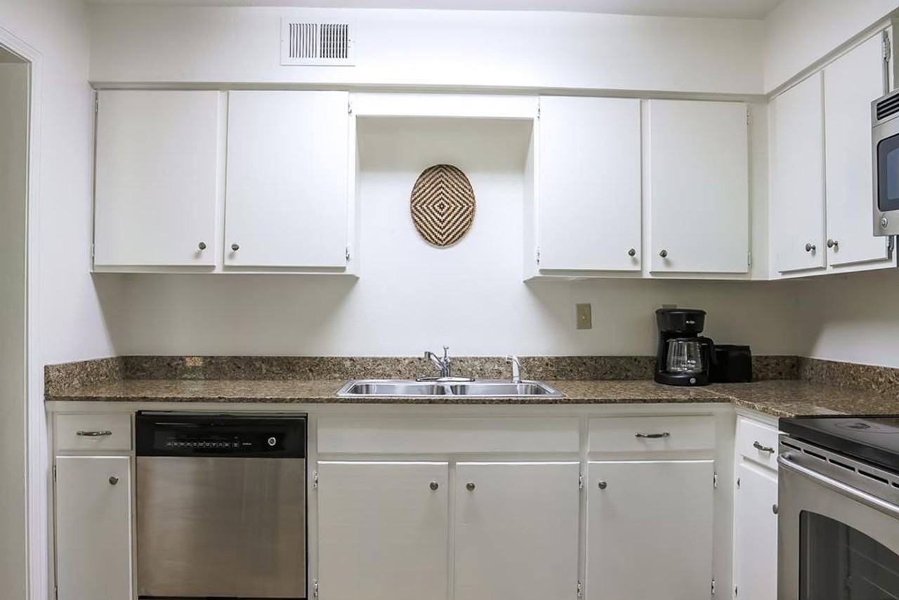 905 Park Ln - Photo 6 of 12