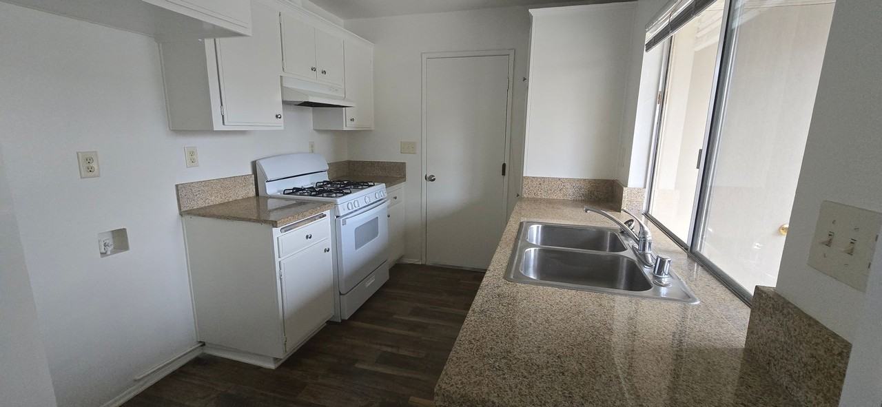 1347 Iguana Cir - Photo 2 of 7