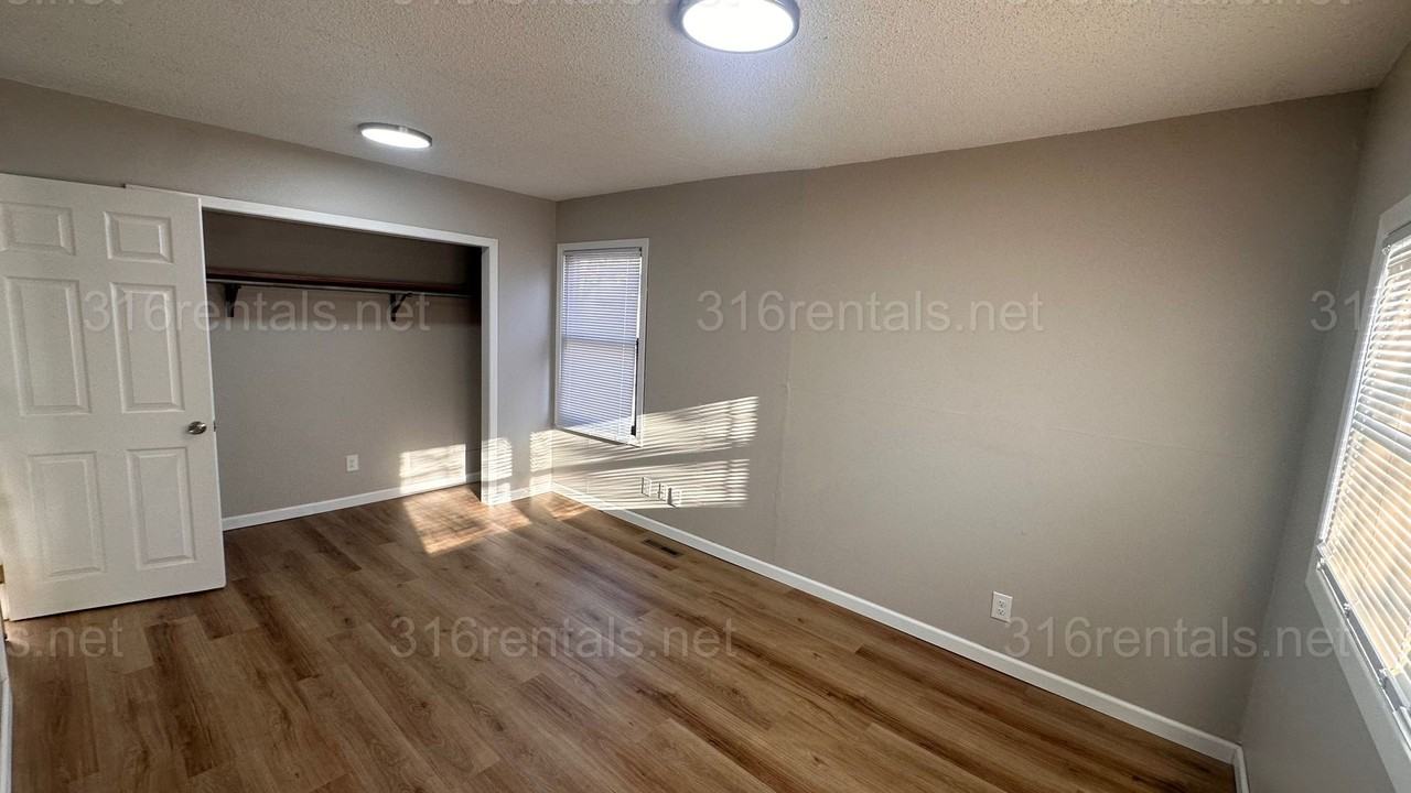 543 S Richmond Ave - Photo 4 of 17