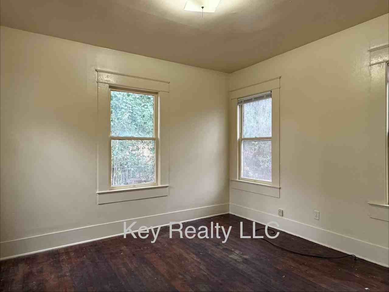 609 18th St - Photo 4 of 6