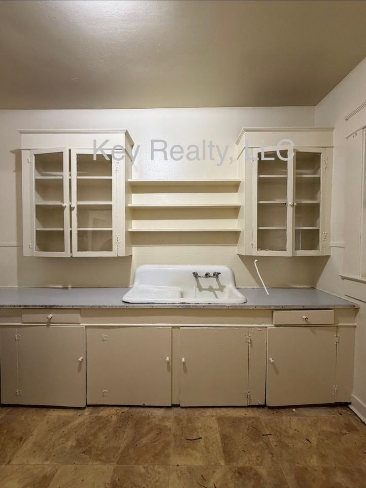 609 18th St - Photo 6 of 6