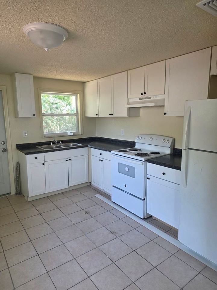 5625A 6th Street Ct E - Photo 3 of 7