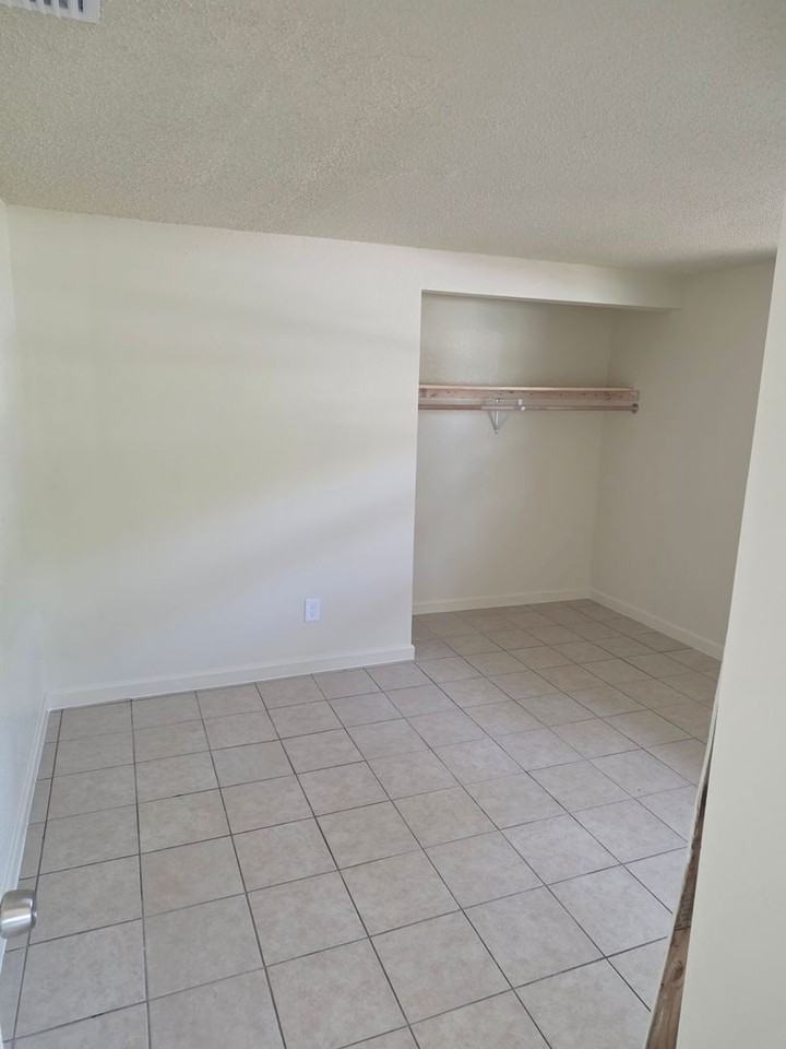 5625A 6th Street Ct E - Photo 4 of 7