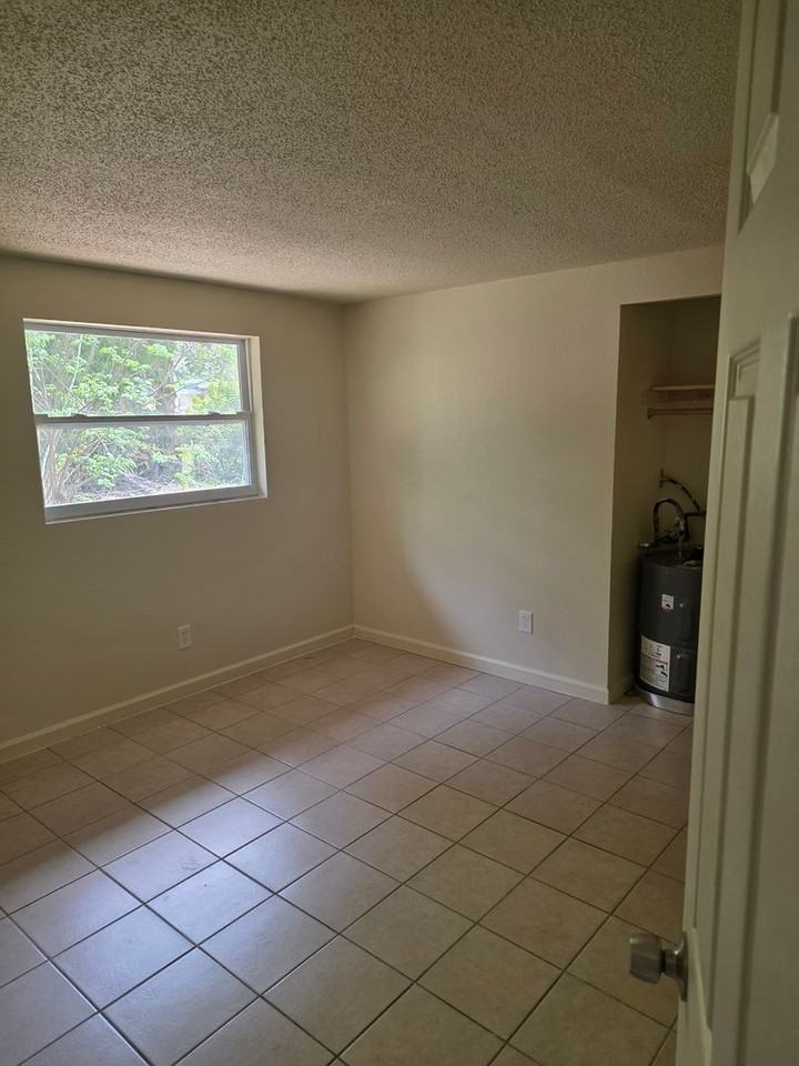 5625A 6th Street Ct E - Photo 5 of 7