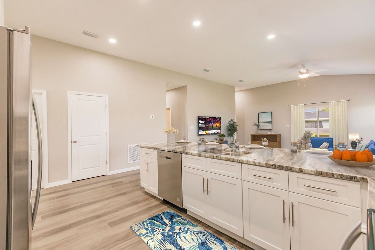 426 Ne 16th Ter - Photo 5 of 28