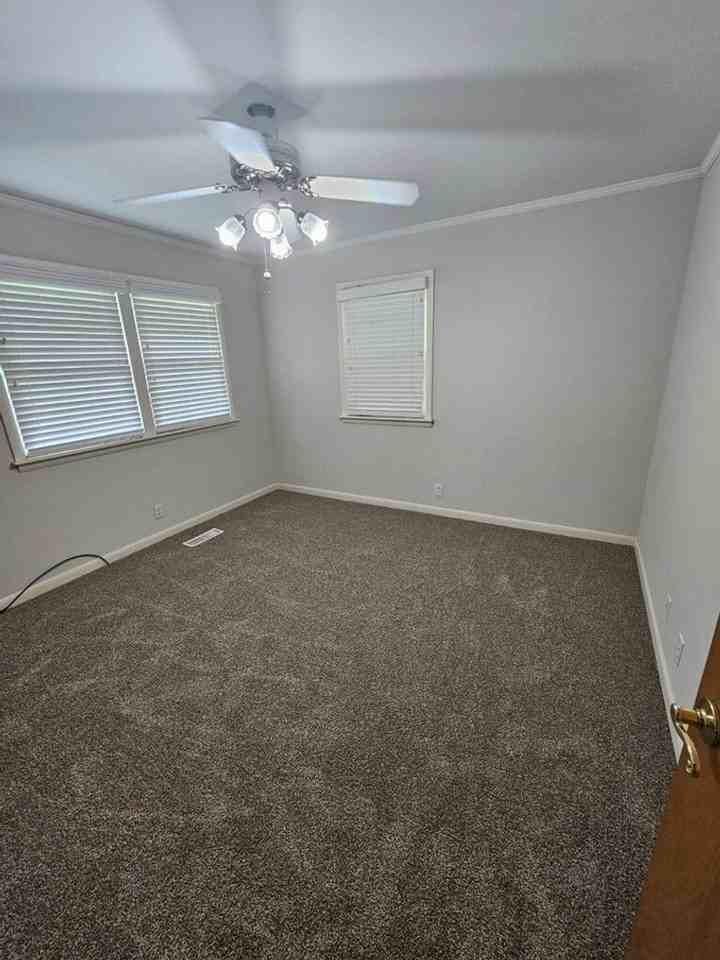 985 Melrose Dr - Photo 6 of 11