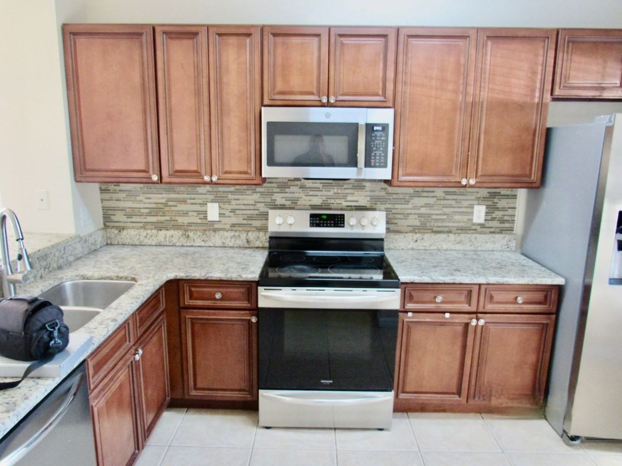 896 Chelsea Dr - Photo 3 of 22