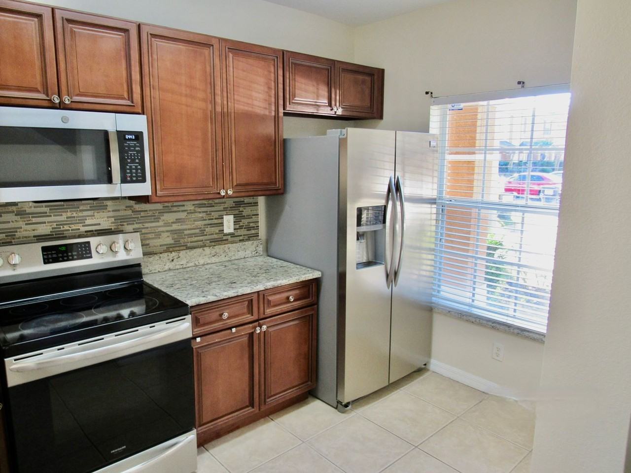 896 Chelsea Dr - Photo 4 of 22