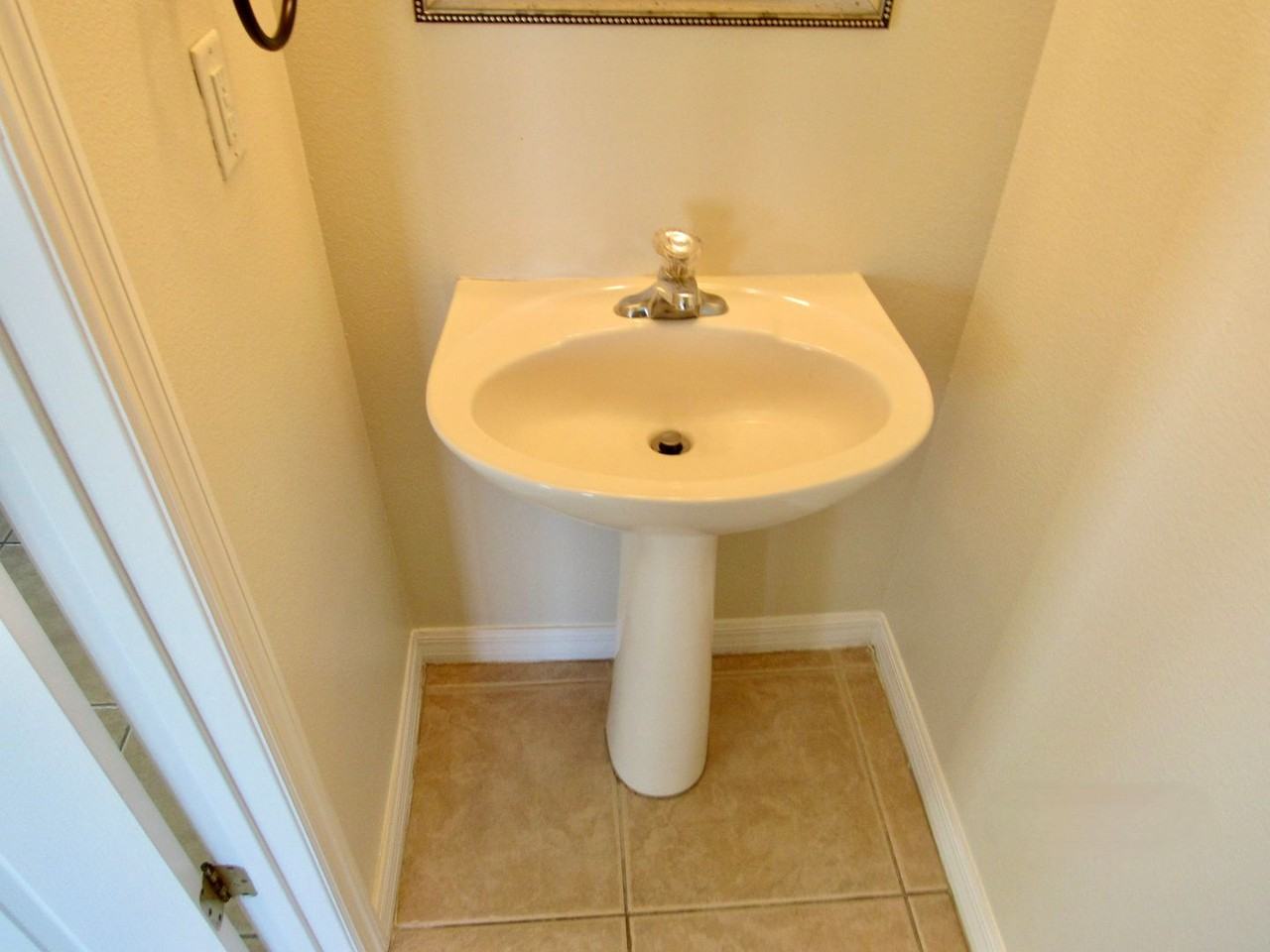 896 Chelsea Dr - Photo 6 of 22