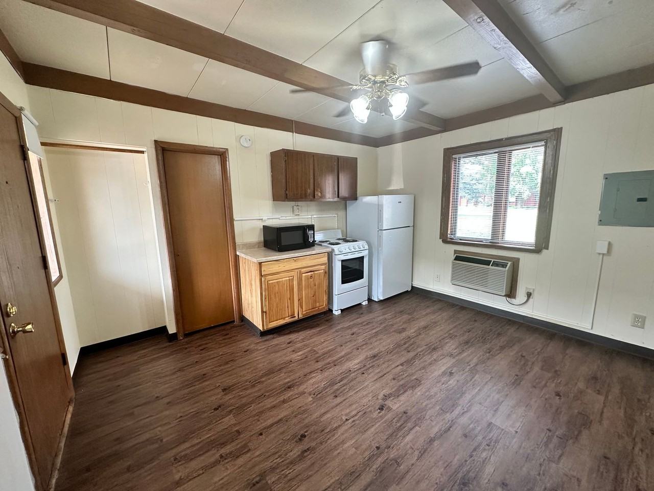 4216 Lincoln Swing - Studios - Photo 4 of 5