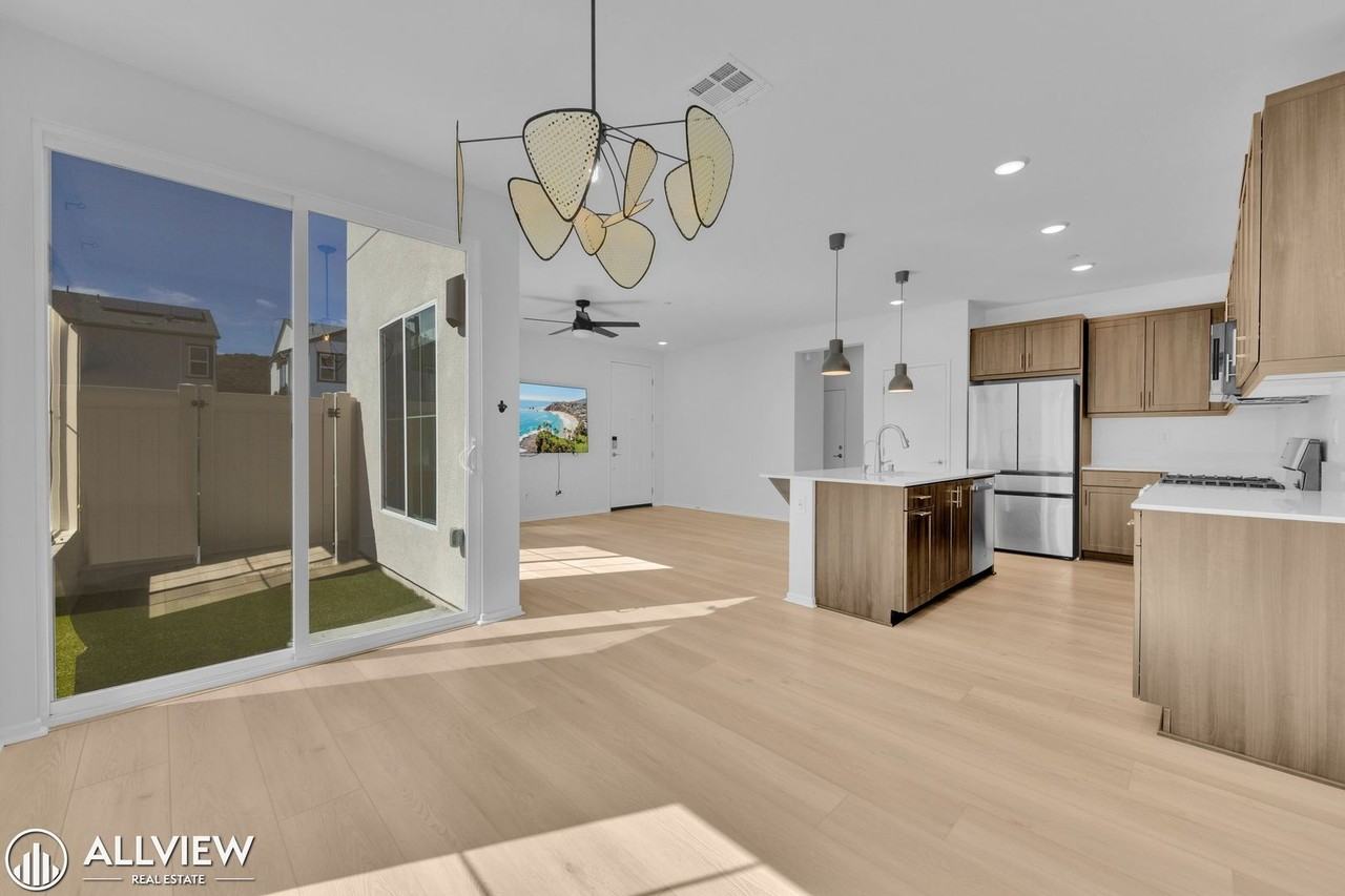 203 Woodland Pl - Photo 2 of 43