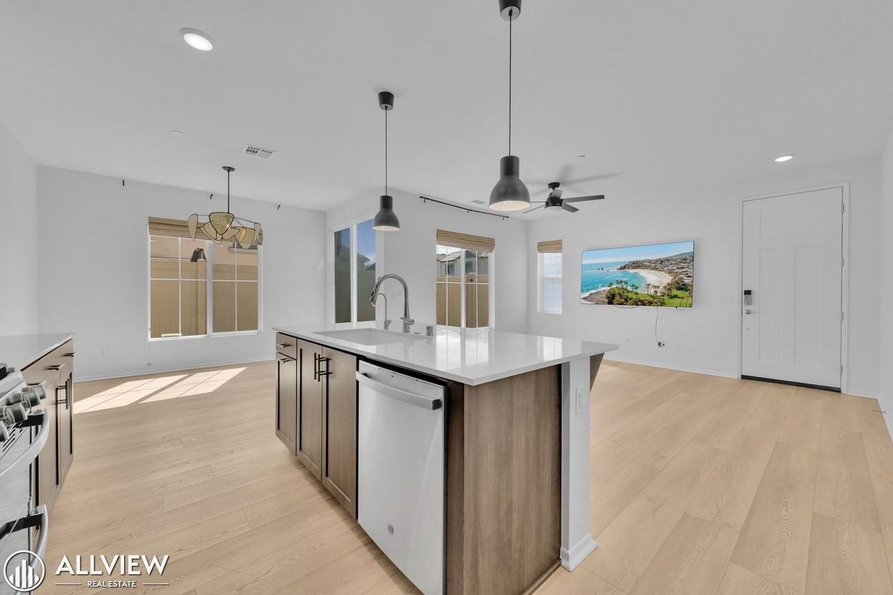 203 Woodland Pl - Photo 7 of 43