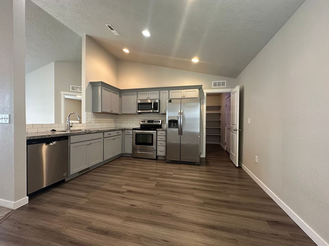 12606 Herrick St - Photo 3 of 12