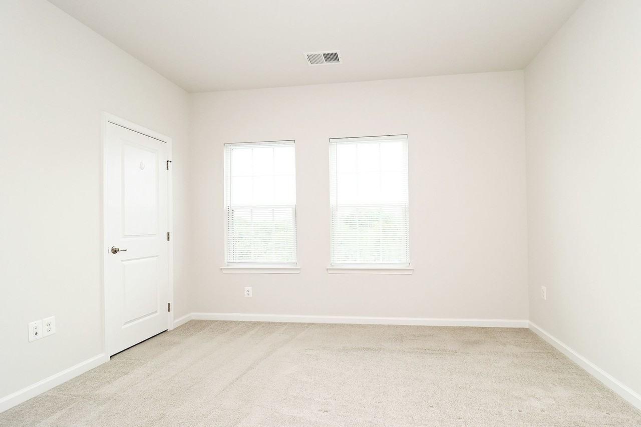 2083 Elm Tree Ct - Photo 7 of 19